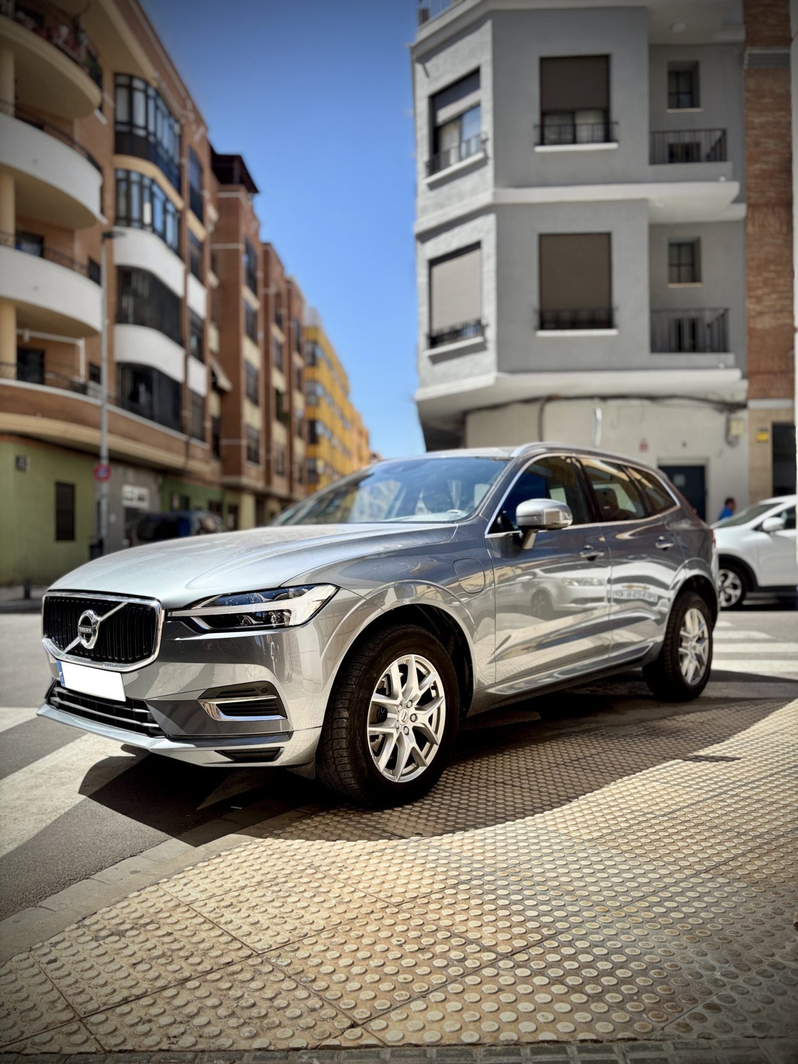 Volvo XC60 T8 Twin Engine AWD Momentum, foto 1